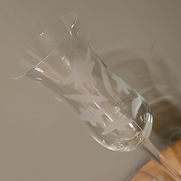 *closet clearout* 2/$20 Vintage Tulip Champagne flutes - Picture 4 of 4